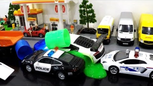 Video for kids with Police chases | Police cars in the mud | Cars in the mud Cartoon Toys