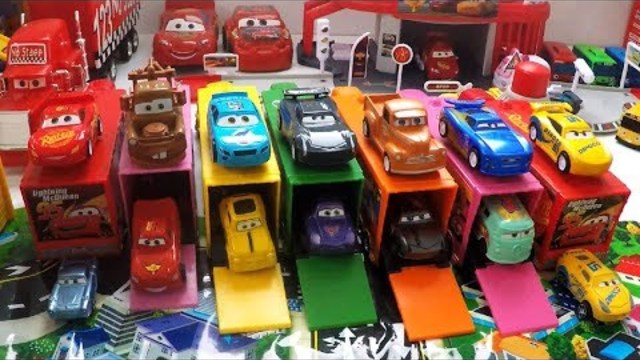 Learning Colours with Trucks and Disney Cars 3 Disney Pixar Cars Mack Truck Hauler Car Carry Case