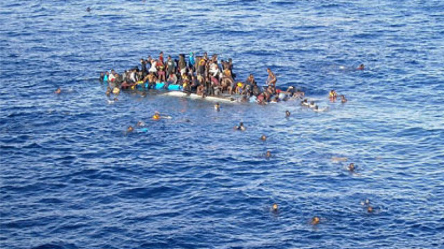 25-има емигранти са се удавили край бреговете на Либия при опит да пресекат Средиземно море с надуваема лодка