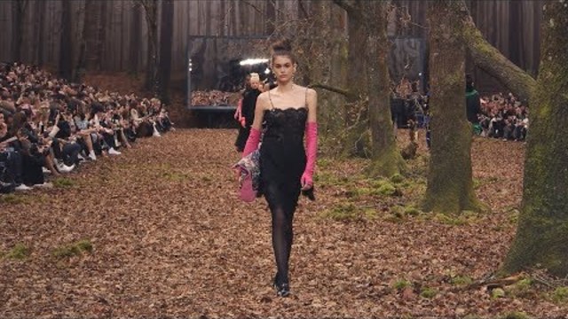 Лагерфелд пресъздаде автентична гора за новата колекция на "Шанел"