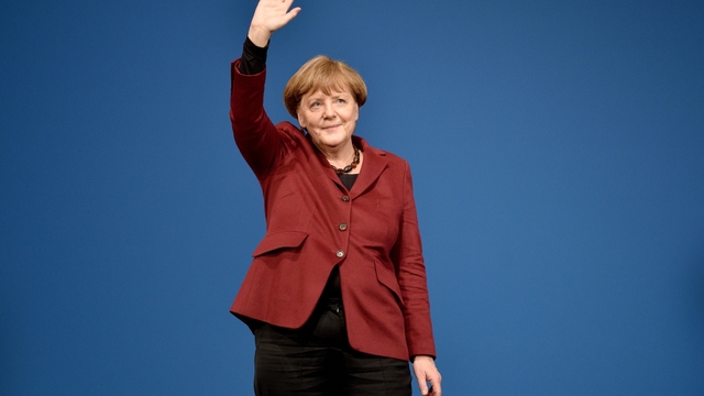За четвърти път Бундестагът избра Ангела Меркел за канцлер - Мъж я атакува малко след това