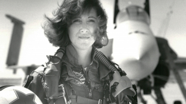 Ето я жената-пилот обявена за герой,след като спаси 149 пътници на самолет в САЩ