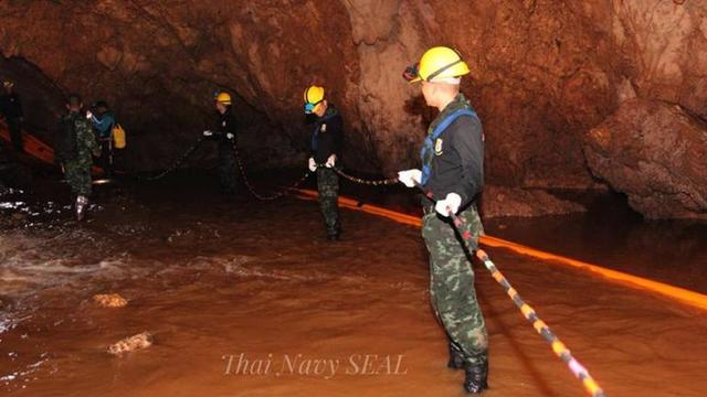Загина водолаз в пещерата с деца в Тайланд (ВИДЕО)