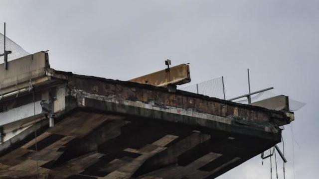 „GenovaToday” Български шофьор на тир е паднал с камиона си от моста в Генуа