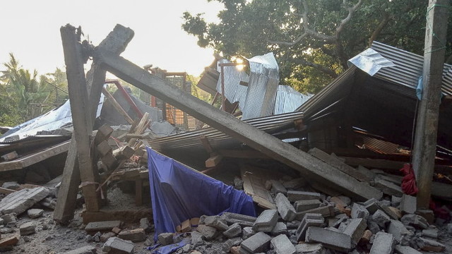 Загинали в серия мощни земетресения в Индонезия на остров Ломбок