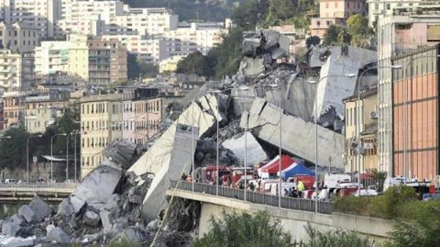 ШОКИРАЩИ КАДРИ - Моментът на срутването на моста в Генуа