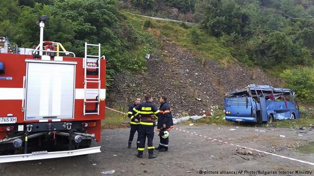 Автобус падна в Искърското дефиле, 16 души загинаха