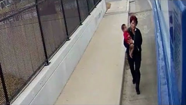 Ако всеки човек...направи добрина!!! Unattended baby rescued by bus driver in the U.S.