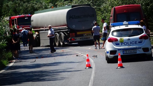 Мъж загина, за да спаси други шофьори при верижна катастрофа на автомагистрала в България