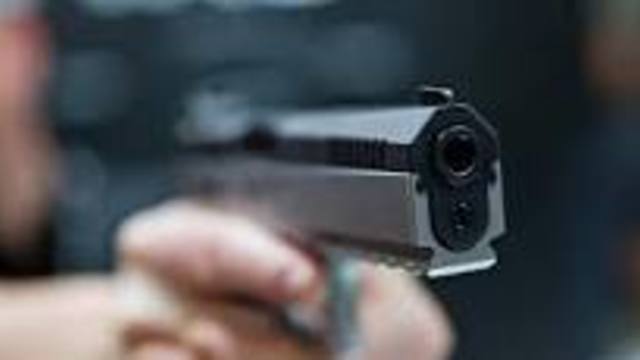 16-годишно момче се простреля в главата с газов пистолет при опит за селфи