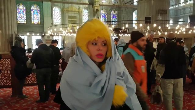 Албена Вулева разглежда за вас Синята джамия Султанахмет в Истанбул