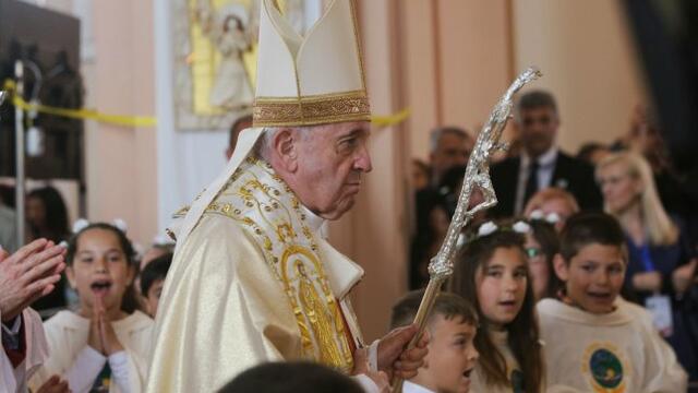 Папа Франциск даде първо причастие на децата в Раковски