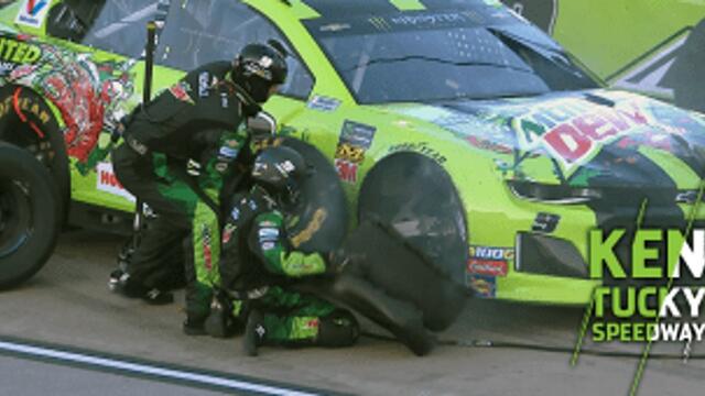 Елиът има проблеми с гумите в Етап 1 в Кентъки