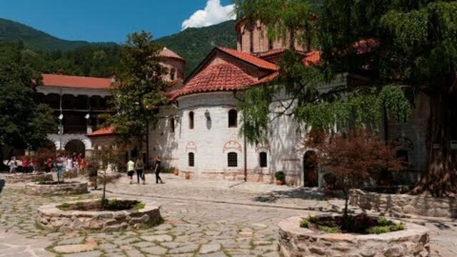 В Бачковския манастир проучват стар живописен слой от XIV в.