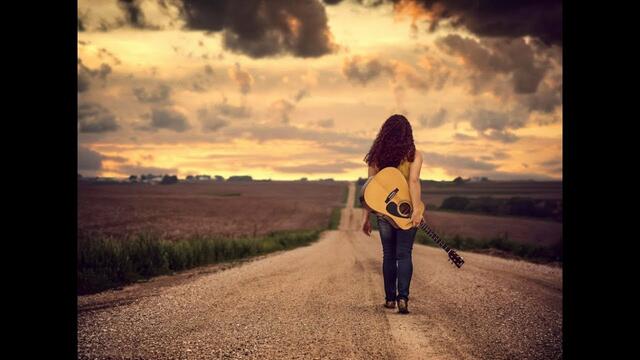 Ирина Эмирова   -    Не смолкает  гитара ...