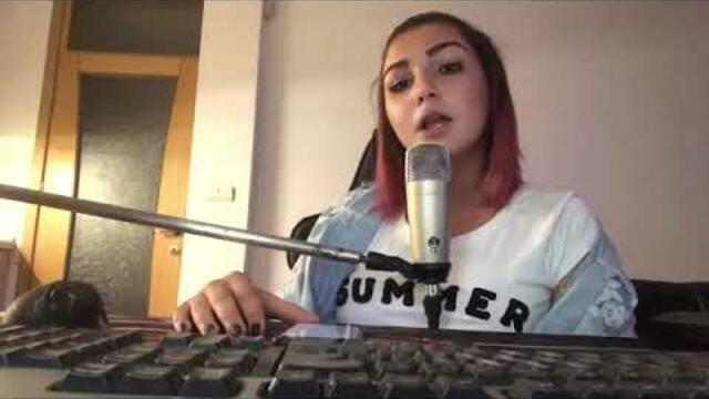 Софи Стоила и пътят ѝ от пластмасовия детски микрофон до голямата сцена!