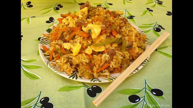 Пържен ориз с късчетя телешко по китайски