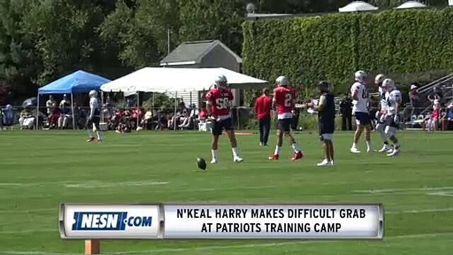 N'Keal Хари прави болен Endzone грабване в тренировъчния лагер на Patriots