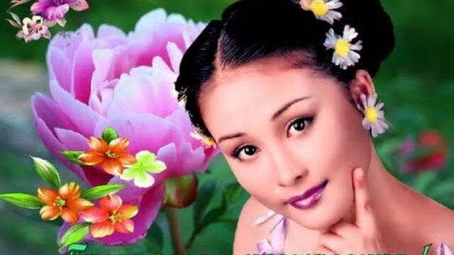 Расцвели цветы в садочке.