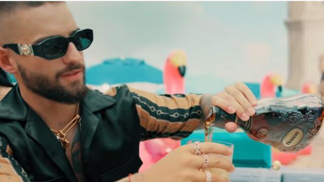 Maluma ft. Ricky Martin - No Se Me Quita (Official Video)