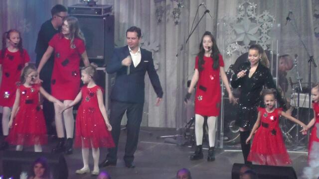 Д.Храмова, С. Панов и вок студия Nika  -   ВОТ ЧАСЫ ДВЕНАДЦАТЬ БЬЮТ!