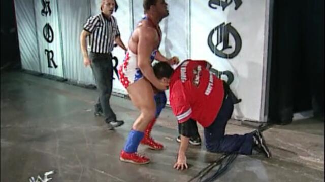 Kurt Angle vs Shane McMahon (Street Fight)