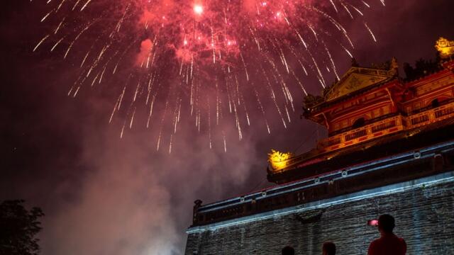 Вижте как посрещнаха Китайската нова година в Азия  Лунната Нова година на Белия плъх по китайският календар! Lunar New Year