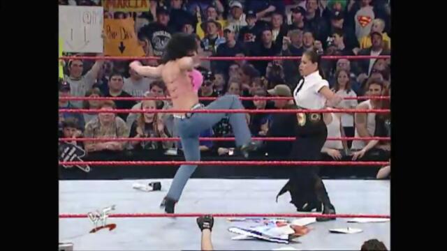 Chyna attack Ivory (Raw 19.03.2001)
