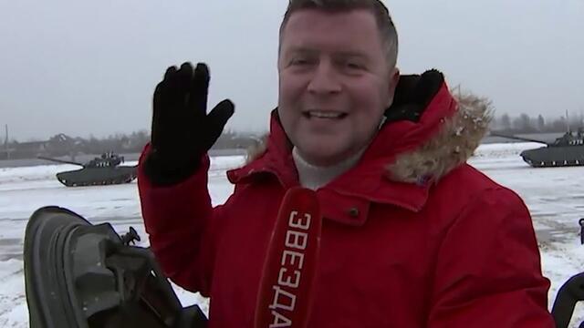 16 танков выстроились в виде сердца