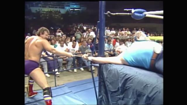 Dick Murdoch vs Bob Orton Jr. (Bullrope match)