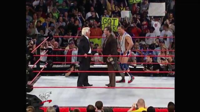 Ric Flair returns to WWF (Raw 19.11.2001)
