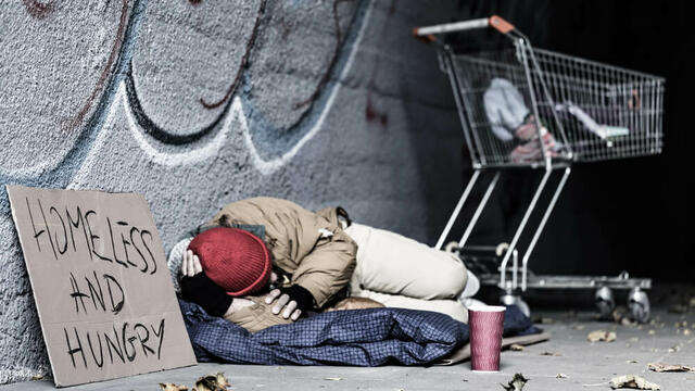 Помогнете им! Бездомници лежат на пътят върху картони в Америка! Трагично положение със заразата от коронавирус в САЩ