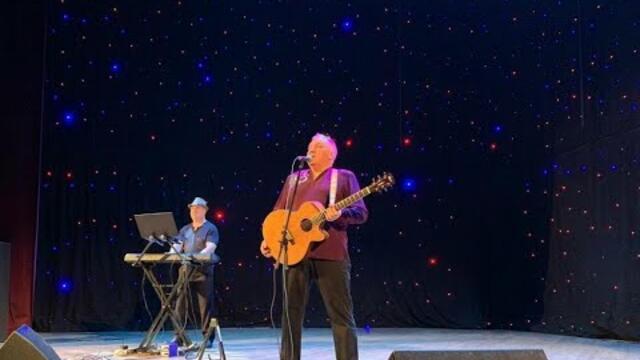 Валерий Власов  -   Там, где клён шумит