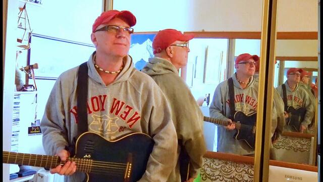 Валерий Палаускас - ОН НЕ ДАРИТ ЦВЕТОВ