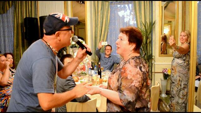 Валерий Палаускас  -   НАС ЗАКРУЖАТ ЛИСТЬЯ ЖЁЛТЫЕ В ВАЛЬСЕ