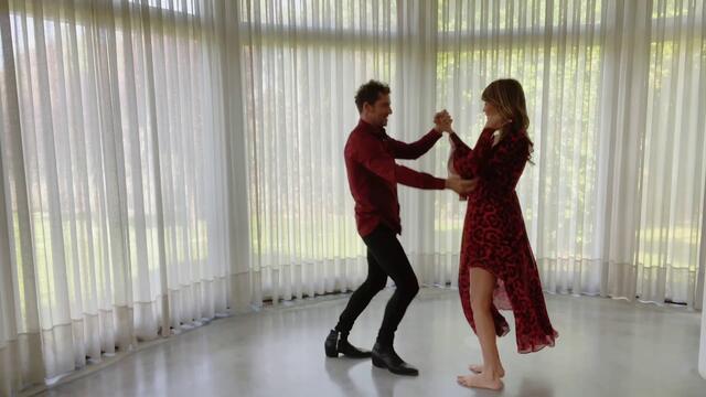 David Bisbal  -  Bailando la versión salsa de Si Tu la quieres.