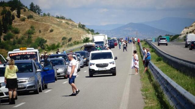 На път за Гърция: 12-километрова колона от автомобили на ГКПП „Кулата”