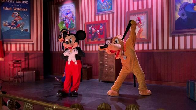 Среща на Мики Маус със децата! (ВИДЕО) Meet Mickey Mouse with Goofy, Pluto and of course Mickey