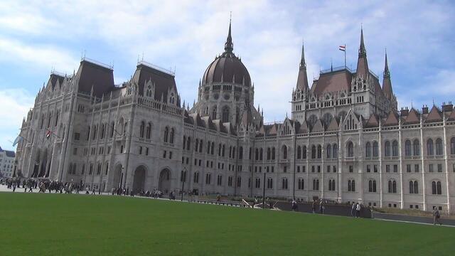 Hungarian Parliament Building (Amazing Walking Tour)