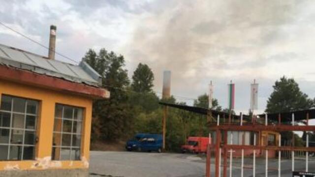 В Пловдив гори пожар в момента в цех на Захарния комбинат