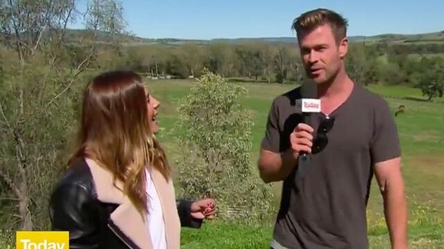 Крис Хемсуърт весело разбива доклад за времето