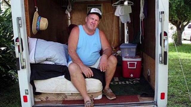 Таткото на Брад Паун е на път за разходка