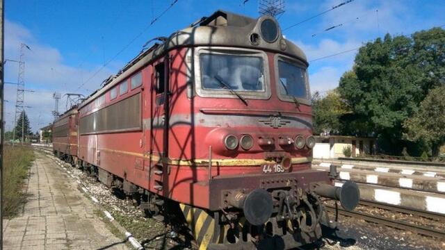 Кървав инцидент с нож в нощния влак София Пловдив Бургас - Пътник атакува с нож и прободе друг