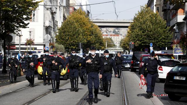 Attack in Nice 29.10.2020! Атака с нож в Ница, има жертви - Въоръжена полиция на мястото на смъртоносно нападение с нож в Ница.