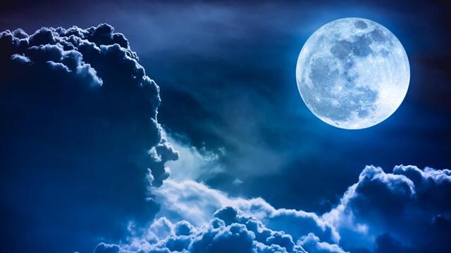 Синя луна е мечта... и тя е в синьо ~ Blue... The Color Of Dreams