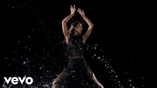 Céline Dion - Behind-the-scenes of the Courage album photoshoot: The Water Scene