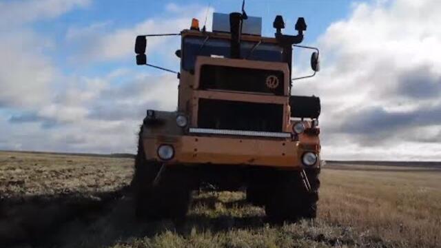 Трактор Кировец. Безотвалка близ села Майское.