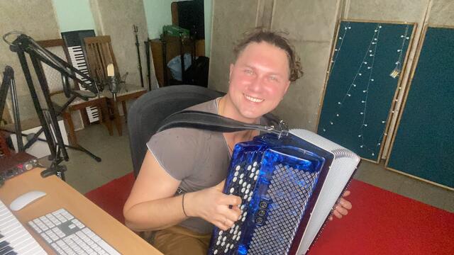 Новая песня   -   Сорокам