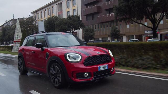 With MINI Countryman in search of Christmas traditions