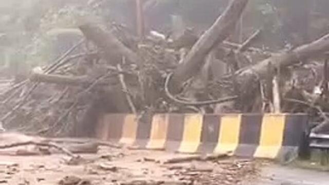 Cameron Highlands road cut off by flood debris, muddy water